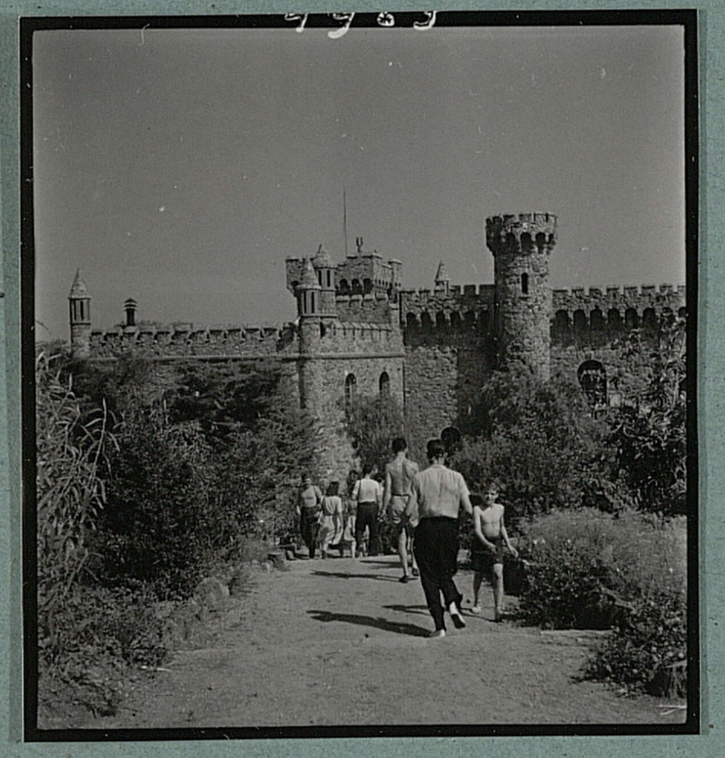 Château de La Napoule dit "château des mineurs" (Mandelieu-La Napoule, Alpes-Maritimes): photographie, 1947.