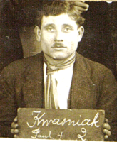 Photographie tirée du dossier professionnel d’un certain Paul Kwasniak, employé polonais de la compagnie des mines de Lens. Photographie, années 1920-1930.   ANMT 2006 1. Compagnie des mines de Lens.