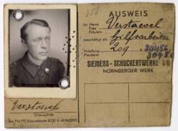 Carte d'identité avec photographie de M. Verstaevel, ouvrier spécialisé envoyé en Allemagne dans le cadre du STO, 1943.