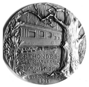 Signature de l’armistice du 11 novembre 1918. –Médaille commémorative : photographies noir et blanc, 1918.