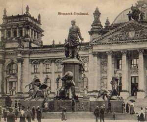 Monument national de Bismarck (Bismarck-Nationaldenkmal), sculpté par Reinhold Begas et achevé en 1901) : carte postale, 1901.