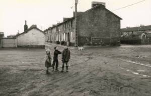 Coron du Nouveau Monde, Denain (Nord), 1979.  Photographie en noir et blanc, Pierre Devin  ANMT 2024 27 10 002, Pierre Devin