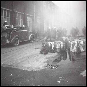Photographie d’un incendie au sein d’une filature de l’entreprise Le Blan, 1958.