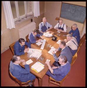 R&eacute;union de direction : photographie 1955-1967. ANMT 1989 9 489, Leblan (filature).