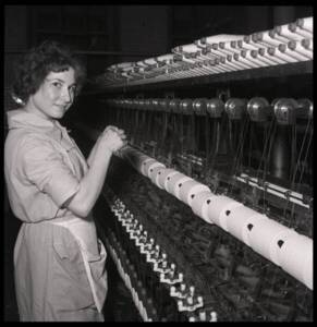 Ateliers, personnel et machines, usine de Canteleu vers 1955.