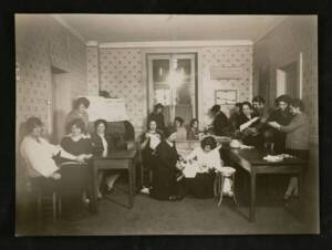 Groupe de femmes à un cours ménager, 1926.