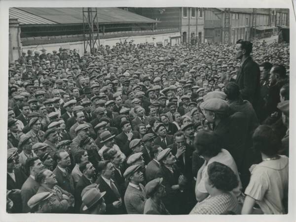 Grève à l’usine Panhard. 1936. Photographe anonyme.
