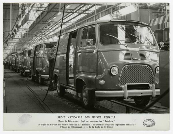 Usine de Billancourt : hall de montage des « Estafette » [vers 1960].