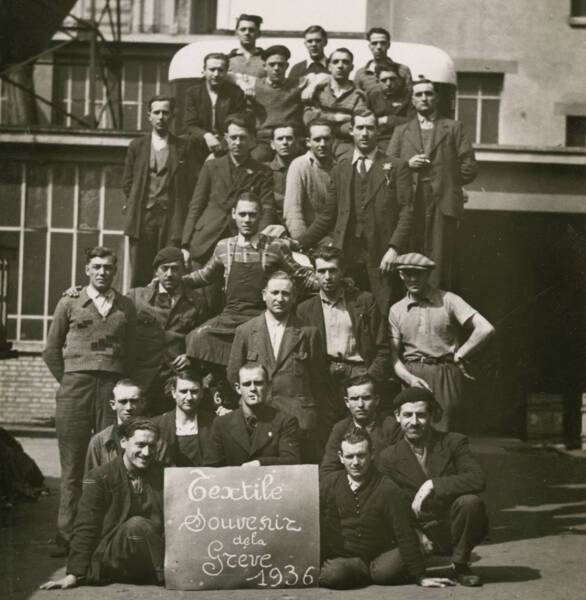 Groupe de grévistes de l’industrie textile. Mai 1936, lieu inconnu, photographe anonyme.
