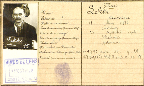 Dossier professionnel d’Antoine Lekki, employé de la compagnie des mines de Lens d’origine polonaise. Document imprimé complété à la main, 1930-1934. ANMT 2006 1. Compagnie des mines de Lens.