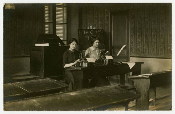 Dactylographes : carte postale, s.d. ANMT 2015 8 1, pi&egrave;ces isol&eacute;es iconographiques.