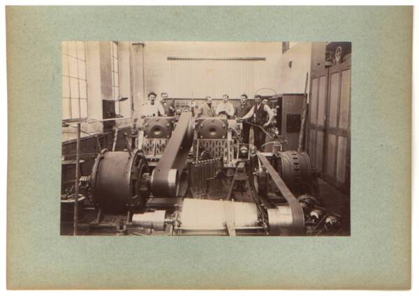 Essais des théories d’Heilmann : photographie issue de l'album « Locomotive électrique n°2 dite 8001 », [1895-1897].